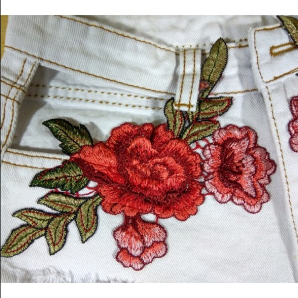 πΊ High Waist Flower embroidered shorts πΊ - Picture 7 of 8